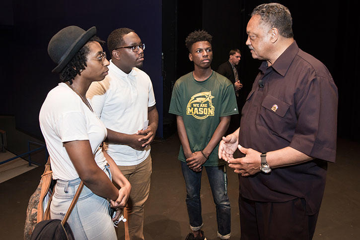 Jesse Jackson talks with Mason students on the Fairfax Campus